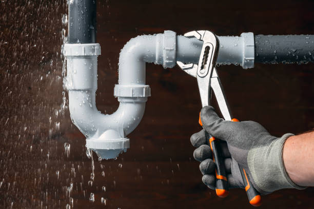 Professional Emergency Plumber technician working in Kipton, OH